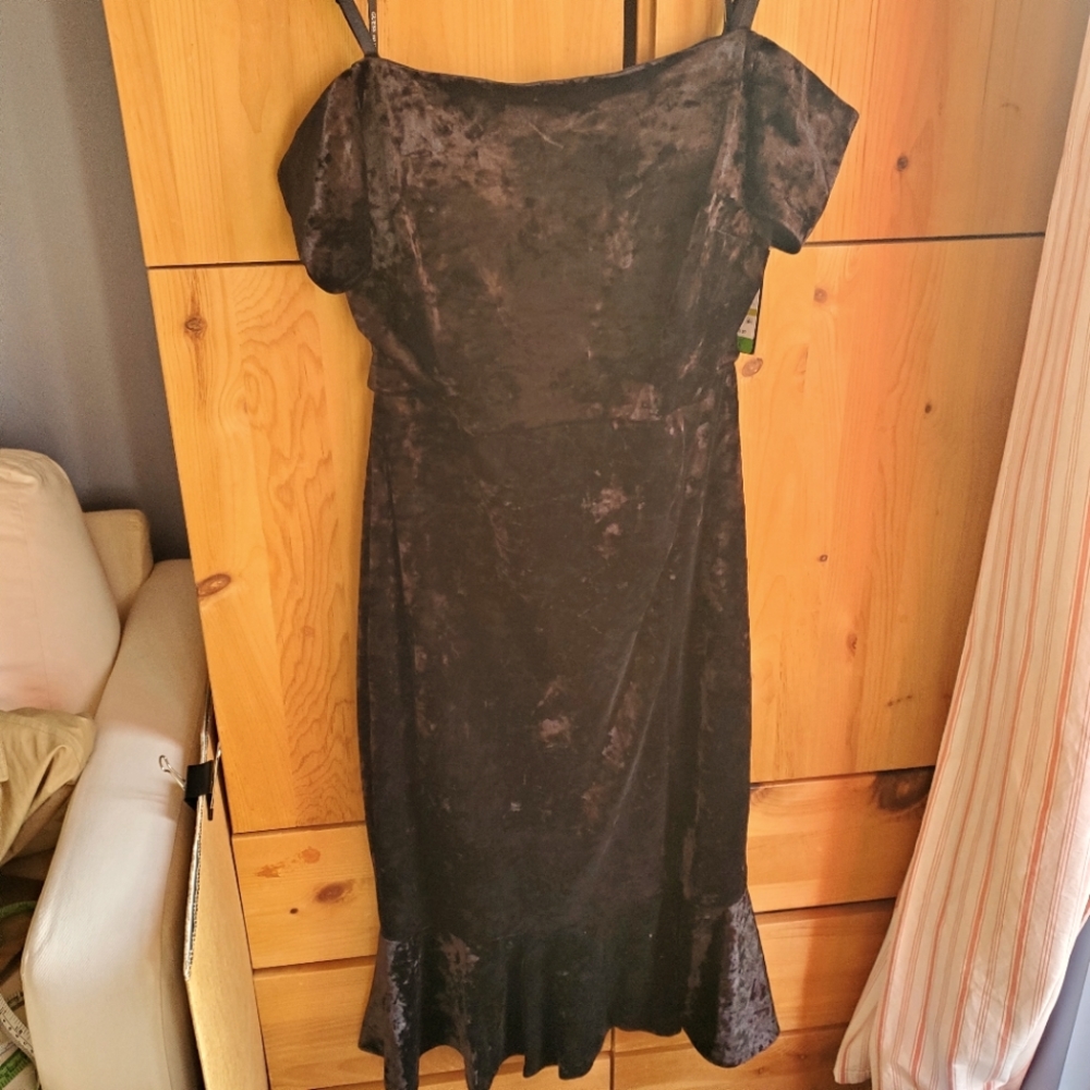 Guess Black Crushed Velvet Off The Shoulder Midi Dress size 14 NWT